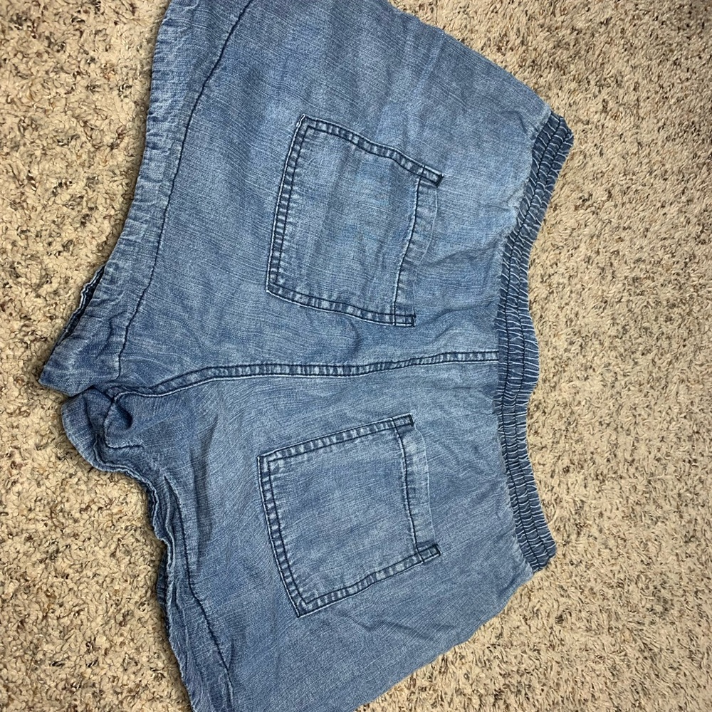 Shorts - Picture 2 of 5